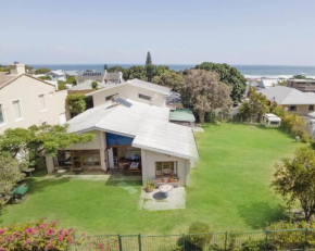 3 Bedroom home in Voelklip